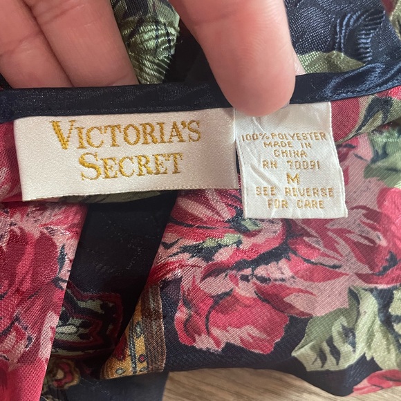 Vintage 90’s Victoria Secret nighty with red rose and paisley design size M - Picture 6 of 10